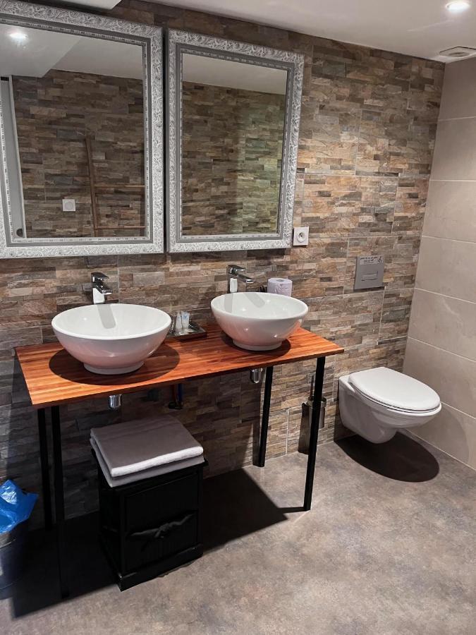 L'Hostellerie De Sevremont Saint-Michel-Mont-Mercure Екстериор снимка