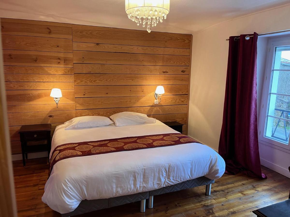 L'Hostellerie De Sevremont Saint-Michel-Mont-Mercure Екстериор снимка
