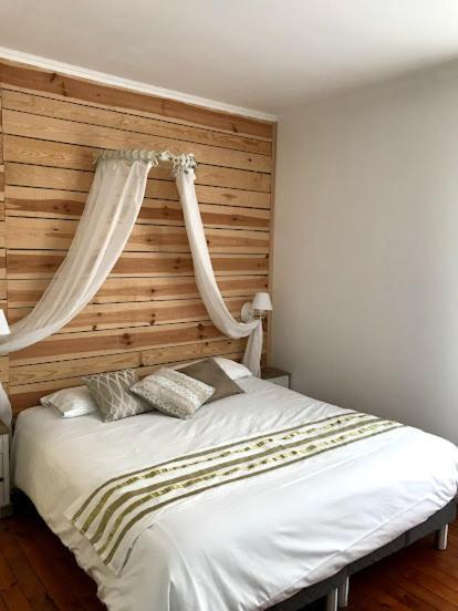 L'Hostellerie De Sevremont Saint-Michel-Mont-Mercure Екстериор снимка