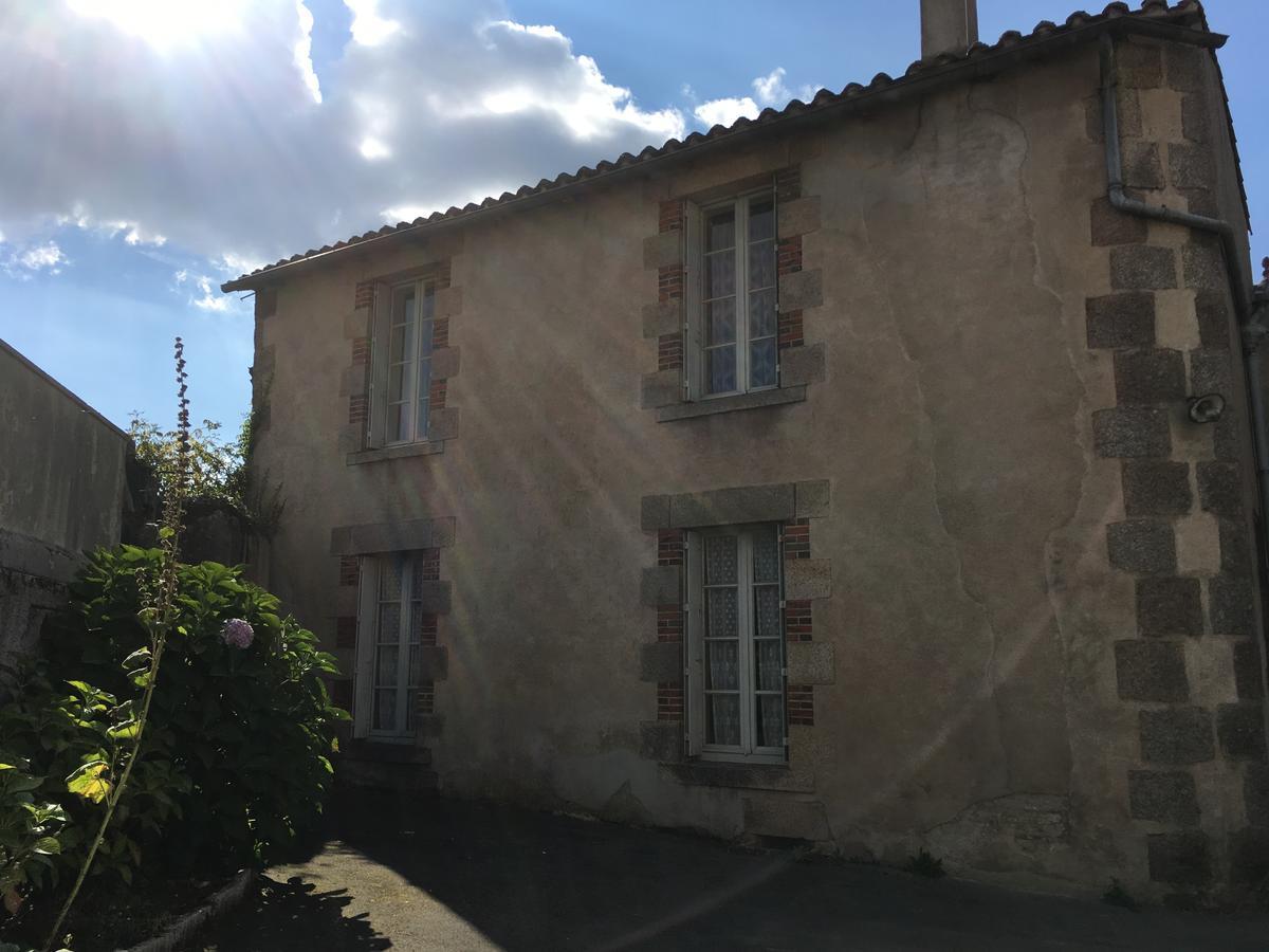 L'Hostellerie De Sevremont Saint-Michel-Mont-Mercure Екстериор снимка